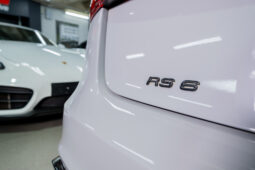 
										2015 Audi RS6 Avant Quattro full									