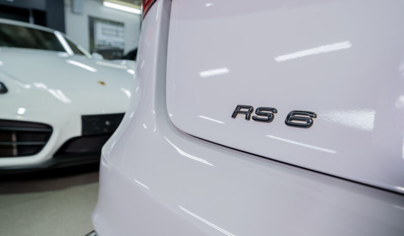 
								2015 Audi RS6 Avant Quattro full									