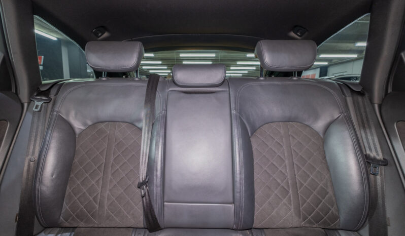 
								2015 Audi RS6 Avant Quattro full									