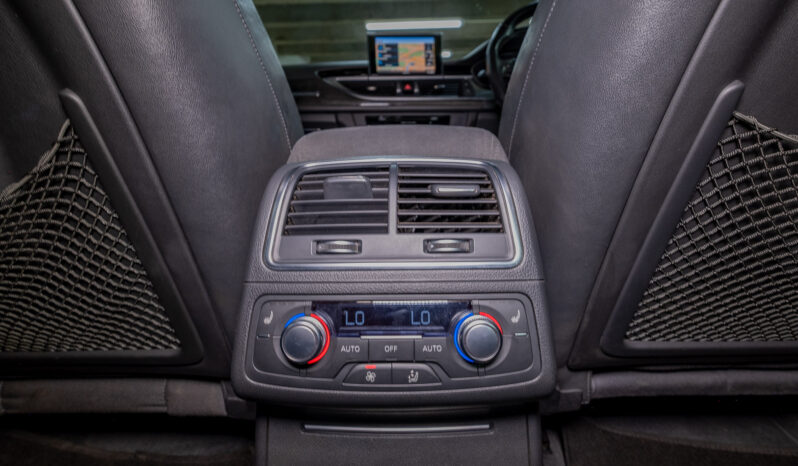 
								2015 Audi RS6 Avant Quattro full									