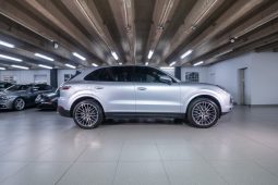 
										2018 Porsche Cayenne S full									