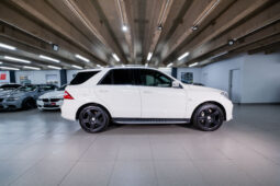 
										2012 Mercedes-Benz ML ML63 AMG full									