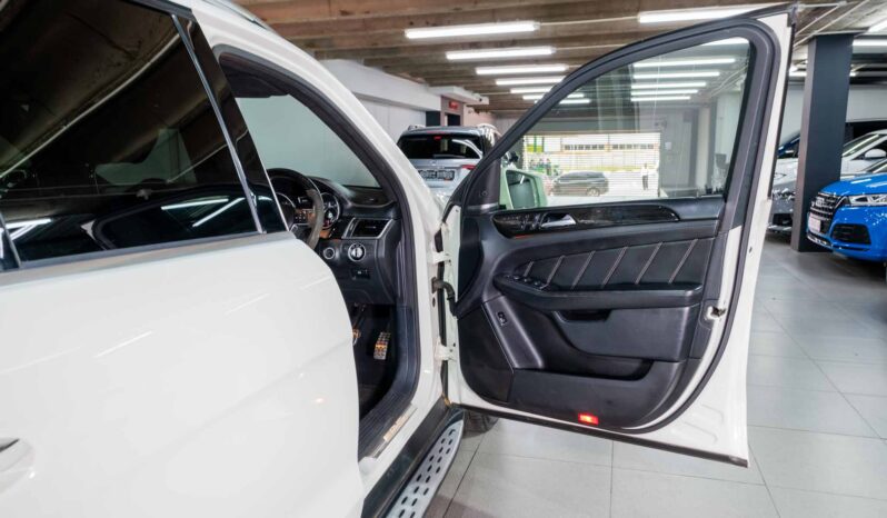 
								2012 Mercedes-Benz ML ML63 AMG full									