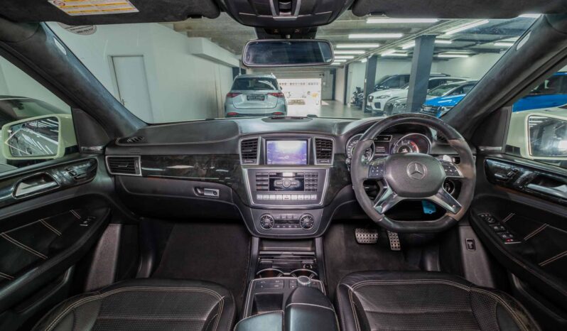 
								2012 Mercedes-Benz ML ML63 AMG full									