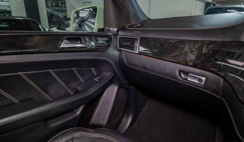 
								2012 Mercedes-Benz ML ML63 AMG full									