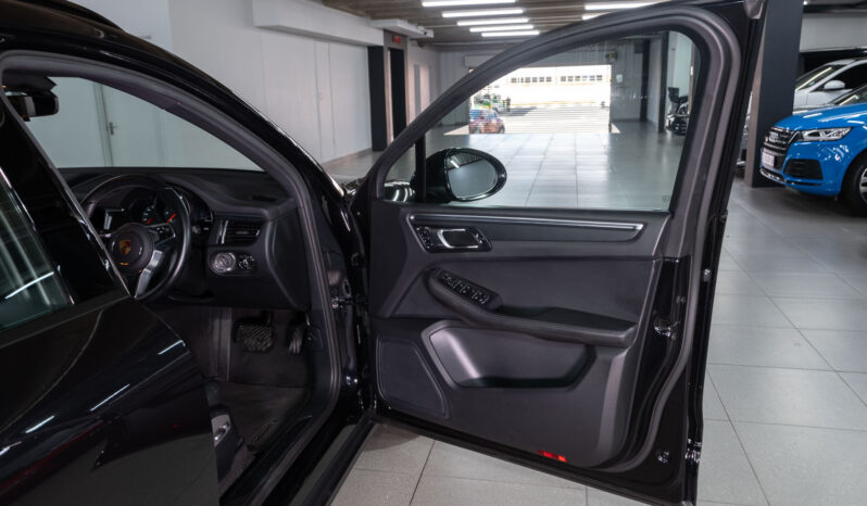 
								2023 Porsche Macan full									