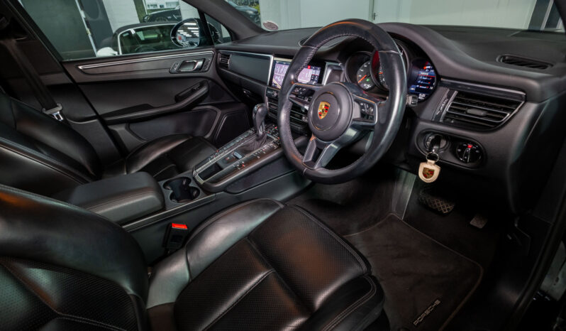 
								2023 Porsche Macan full									