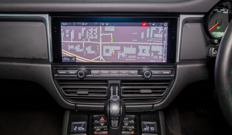 
								2023 Porsche Macan full									