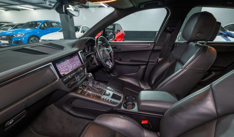 
								2023 Porsche Macan full									