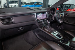 
										2023 Porsche Macan full									