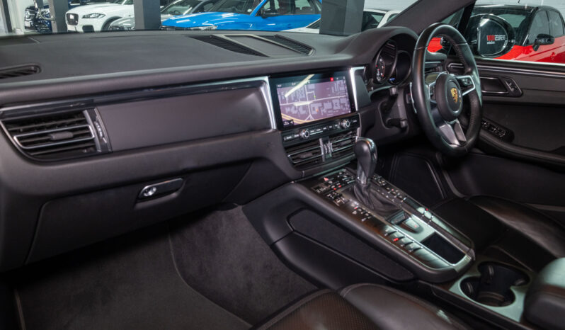 
								2023 Porsche Macan full									