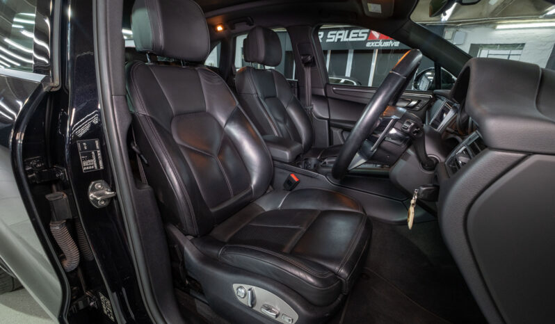 
								2023 Porsche Macan full									