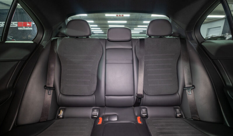 
								Mercedes-Benz C-Class C220d AMG Line full									