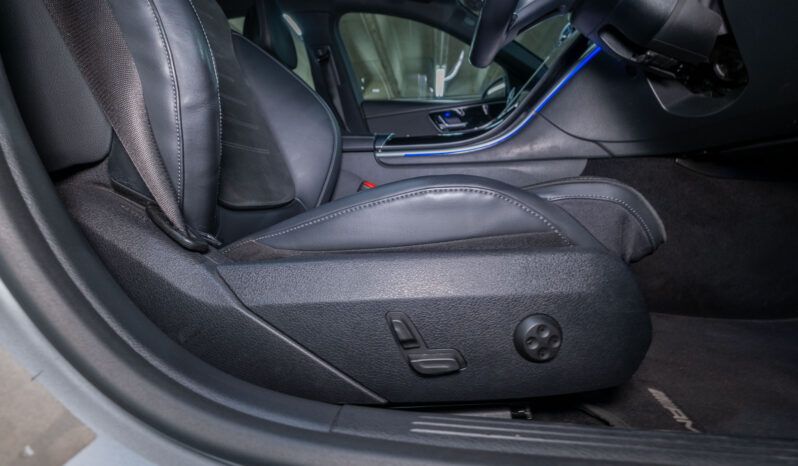 
								Mercedes-Benz C-Class C220d AMG Line full									