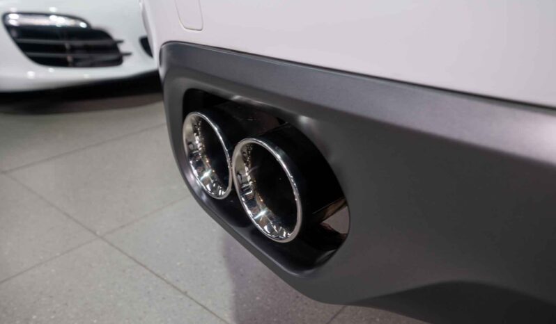 
								2019 Jaguar F-Pace SVR full									