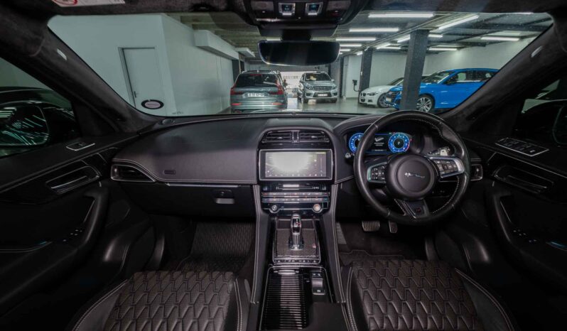 
								2019 Jaguar F-Pace SVR full									