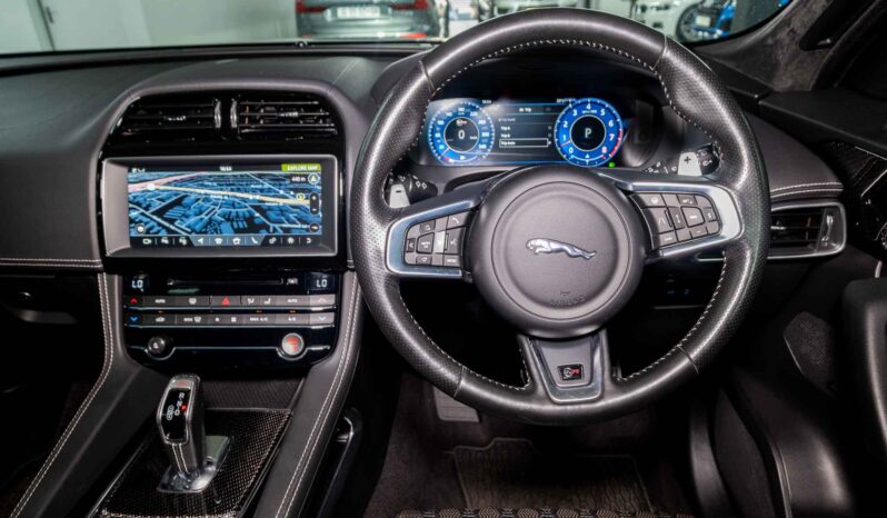 
								2019 Jaguar F-Pace SVR full									