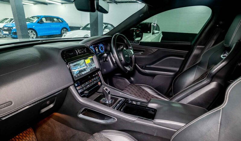 
								2019 Jaguar F-Pace SVR full									