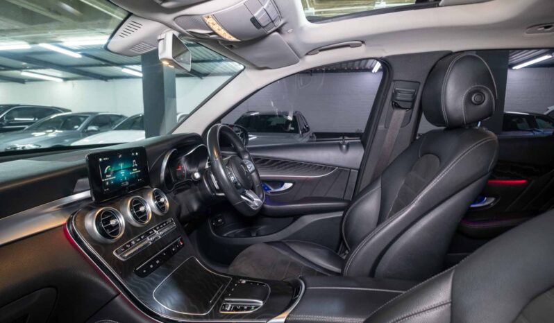 
								Mercedes-Benz GLC300d 4Matic AMG Line full									