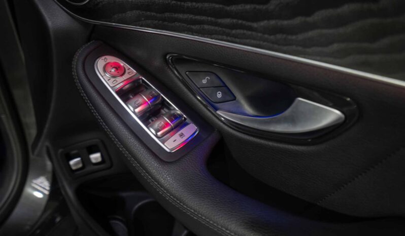 
								Mercedes-Benz GLC300d 4Matic AMG Line full									