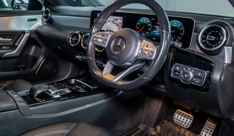 
								2020 Mercedes-Benz A-Class A200 Sedan AMG Line full									