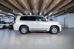 
										2016 Toyota Land Cruiser 200 4.5 D V8 VX Auto full									