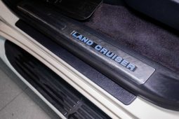 
										2016 Toyota Land Cruiser 200 4.5 D V8 VX Auto full									