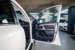 
										2016 Toyota Land Cruiser 200 4.5 D V8 VX Auto full									