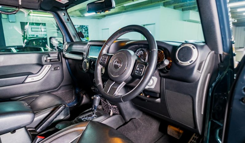 
								2017 Jeep Wrangler Unlimited 3.6L Sahara full									