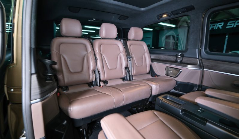 
								2025 Mercedes-Benz V300d Exclusive full									