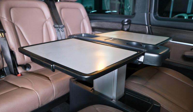 
								2025 Mercedes-Benz V300d Exclusive full									