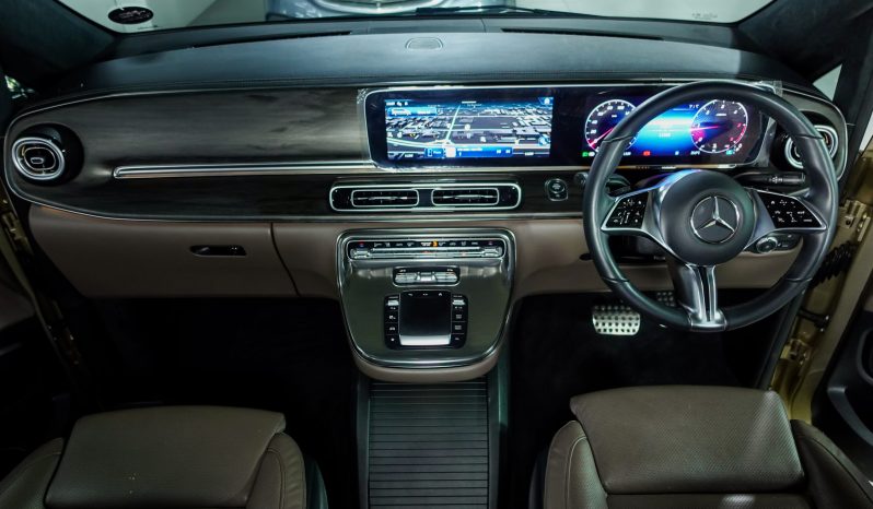 
								2025 Mercedes-Benz V300d Exclusive full									